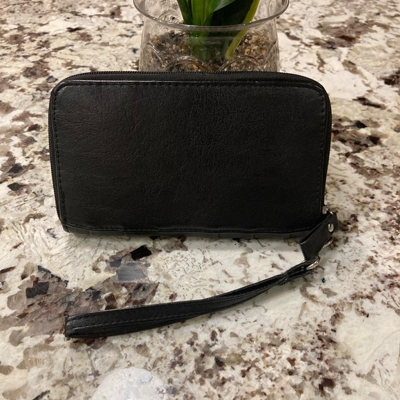 Black clutch/wristlet - Picture 4 of 5
